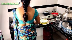 Desi Komal was made roti by her brother-in-law by taking out the land in the kitchen and started